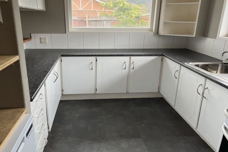 Photo of property in 10 Blueberry Grove, Timberlea, Upper Hutt, 5018