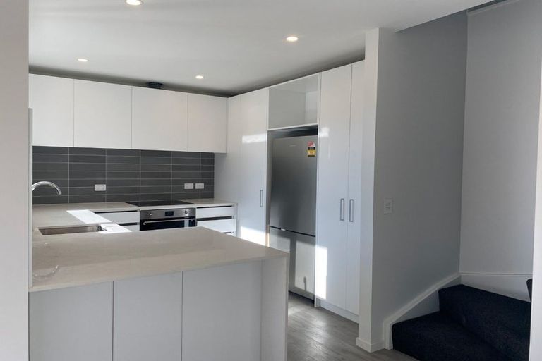 Photo of property in 30b Collins Avenue, Tawa, Wellington, 5028