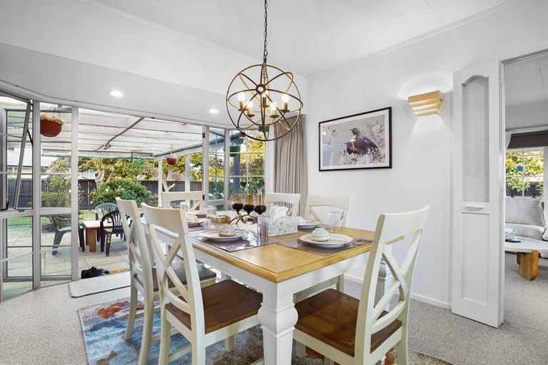 Photo of property in 1 Camellia Place, Hamilton Lake, Hamilton, 3204