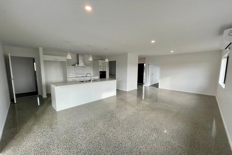 Photo of property in 12 Olney Court, One Tree Point, 0118