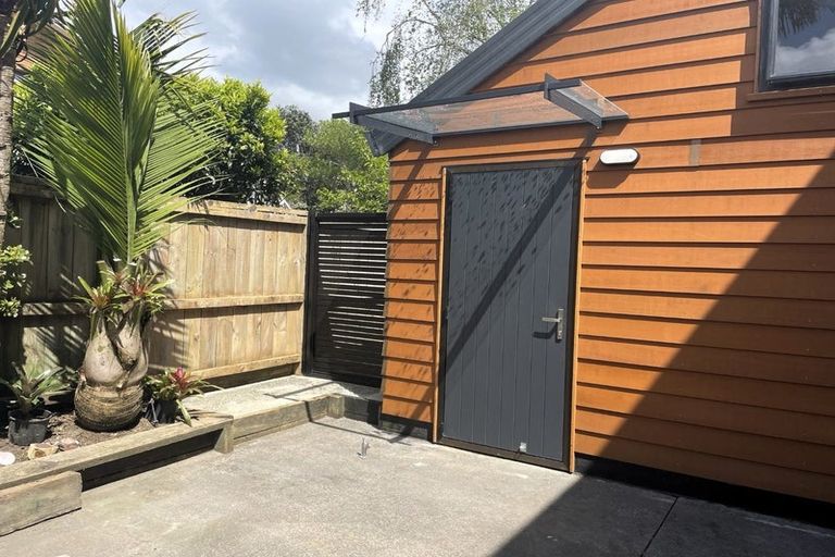 Photo of property in 20 Rhinevale Close, Henderson, Auckland, 0612