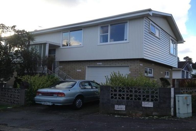 Photo of property in 2 Foyle Street, Island Bay, Wellington, 6023