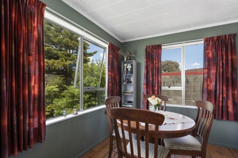 Photo of property in 62 Aniseed Grove, Timberlea, Upper Hutt, 5018