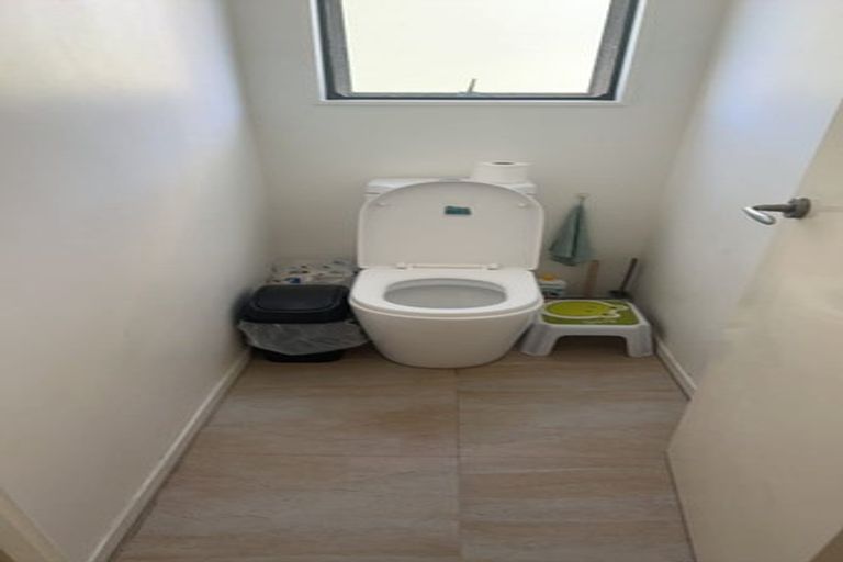 Photo of property in 1 Crown Hill Close, Forrest Hill, Auckland, 0620