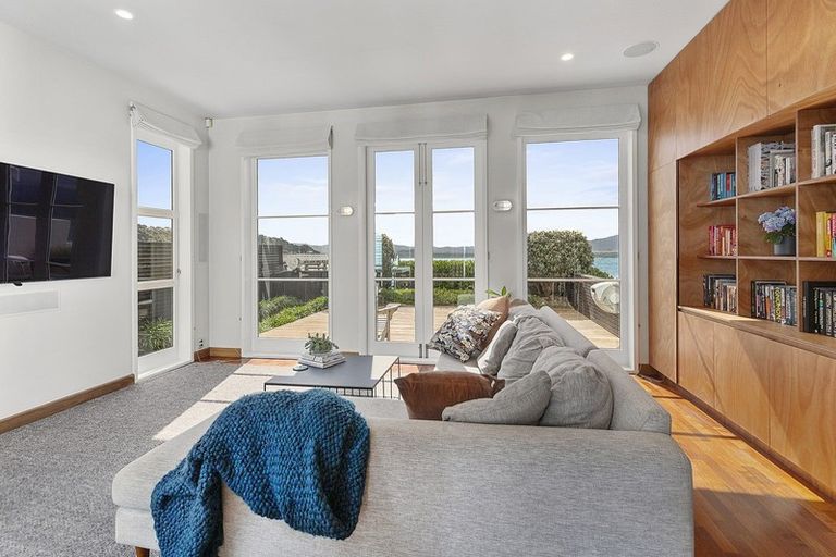 Photo of property in 69 Marine Parade, Seatoun, Wellington, 6022