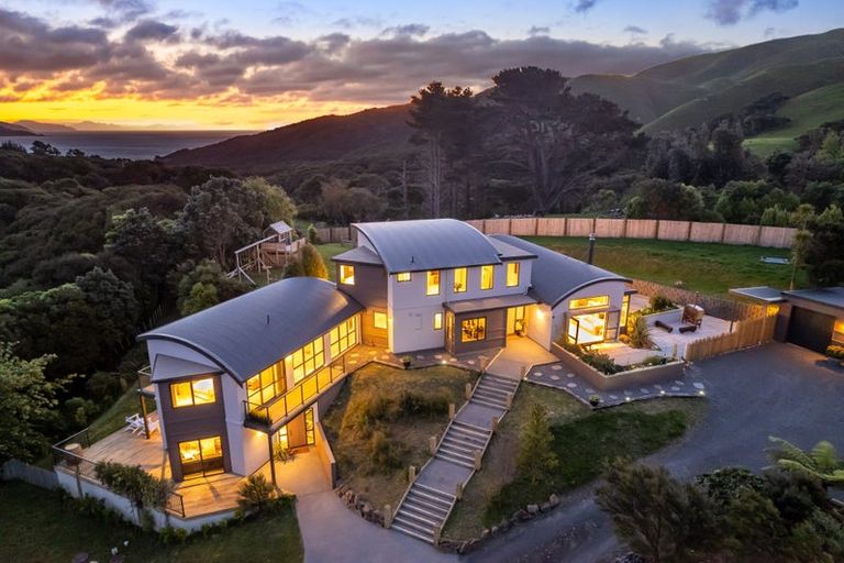 Photo of property in 3 Coroglen Rise, Pukerua Bay, 5026