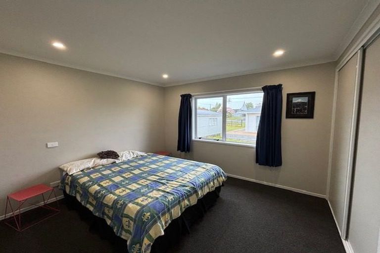 Photo of property in 19a Mackenzie Street, Te Atatu South, Auckland, 0610