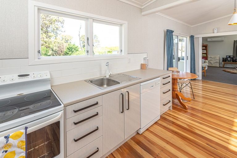 Photo of property in 18 Murch Place, Tawhero, Whanganui, 4500