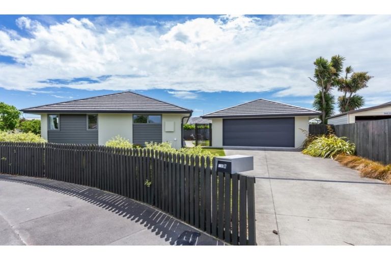 Photo of property in 8 Carteret Place, Aranui, Christchurch, 8061