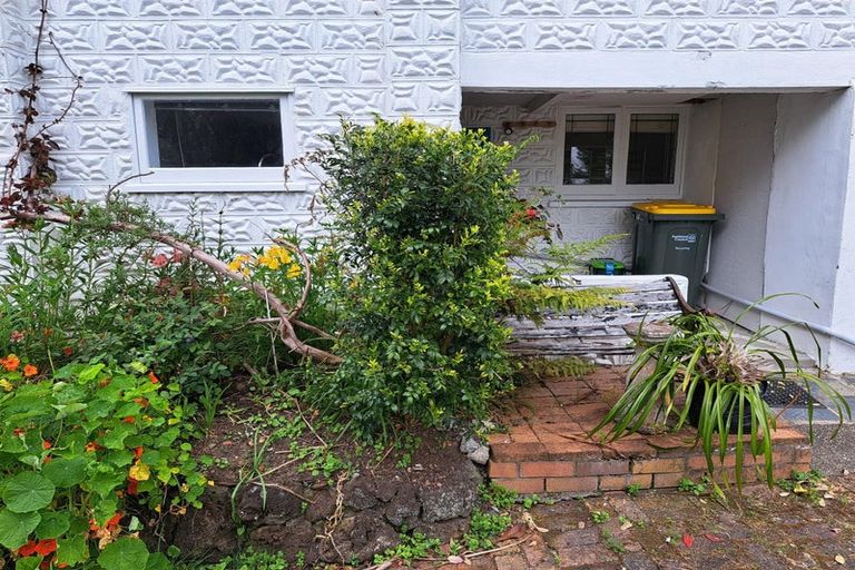 Photo of property in 203 Godley Road, Titirangi, Auckland, 0604