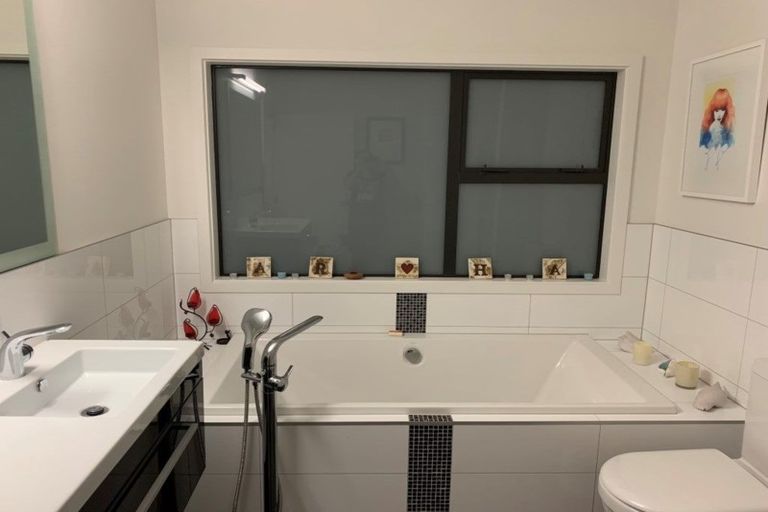 Photo of property in 52 The Masthead, Whitby, Porirua, 5024