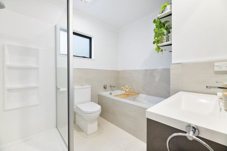 Photo of property in 32a Titoki Street, Te Atatu Peninsula, Auckland, 0610