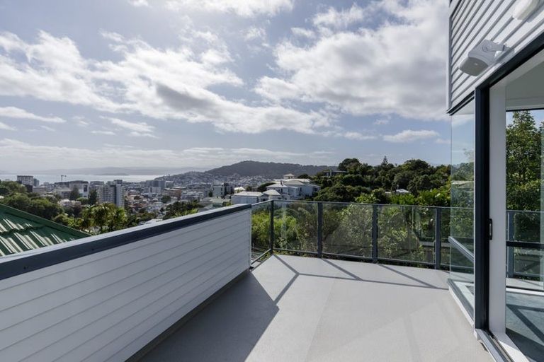 Photo of property in 9 Durham Crescent, Aro Valley, Wellington, 6021