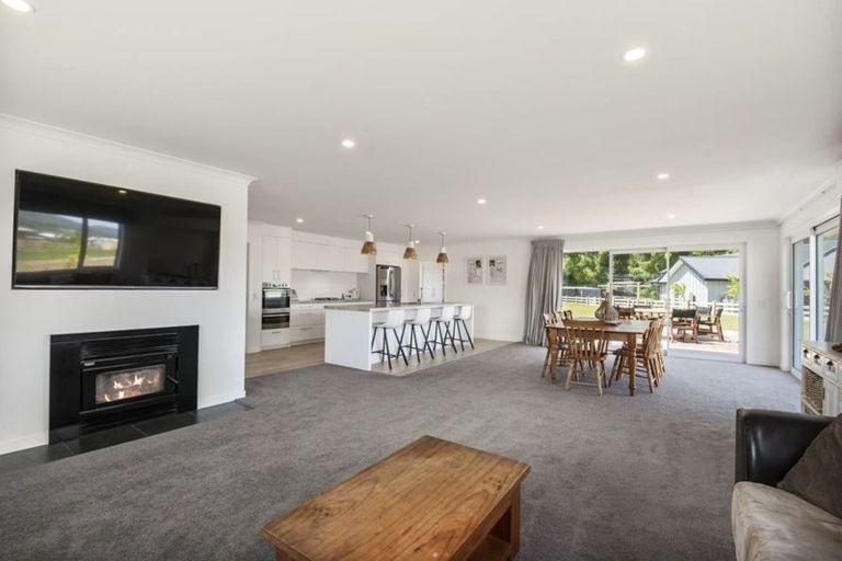 Photo of property in 10 Karaka Place, Kinloch, Taupo, 3377