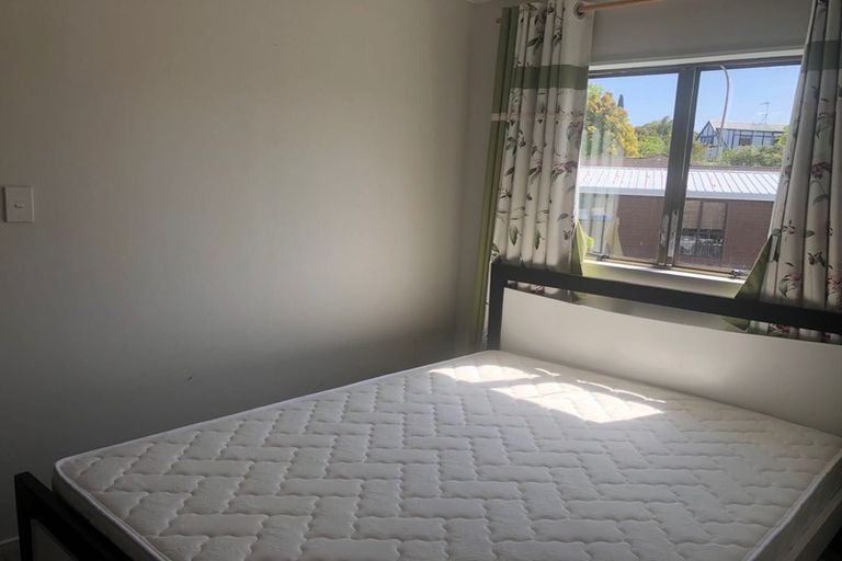 Photo of property in 2/24 Curacao Place, Half Moon Bay, Auckland, 2012