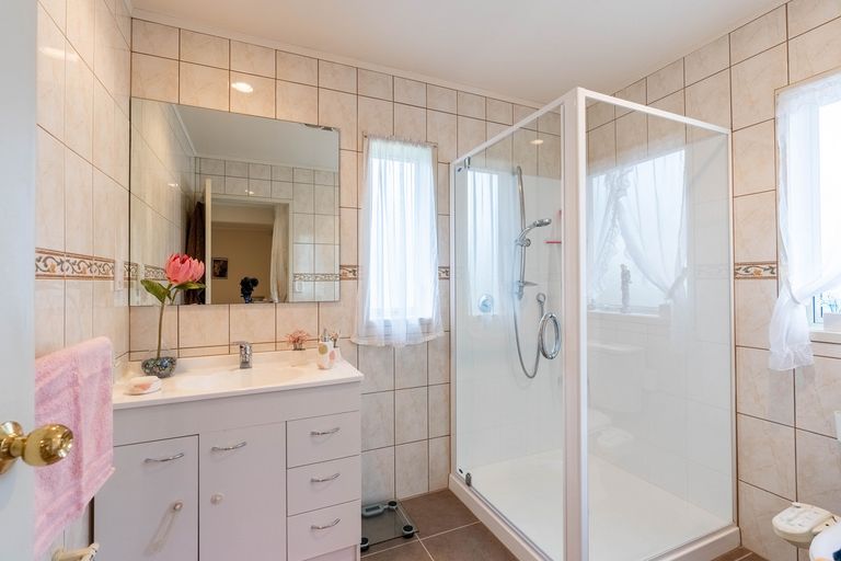 Photo of property in 5 Camberley Court, Manurewa East, Auckland, 2102