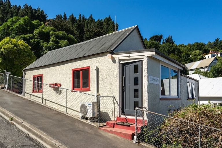 Photo of property in 24 Voelas Road, Lyttelton, 8082