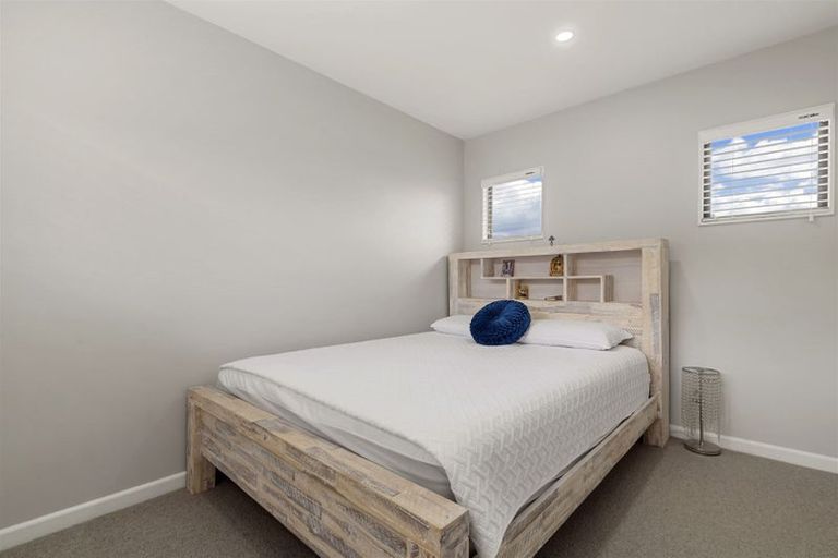 Photo of property in 6 Fairchild Avenue, Goodwood Heights, Auckland, 2105