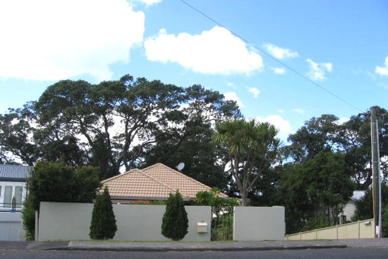 Photo of property in 2/13 Prospect Terrace, Milford, Auckland, 0620