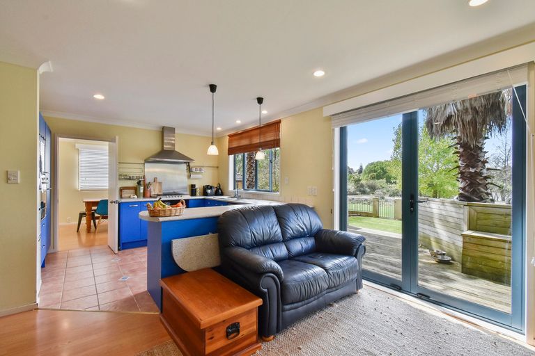 Photo of property in 10 Crannog Fen, Wattle Downs, Auckland, 2103