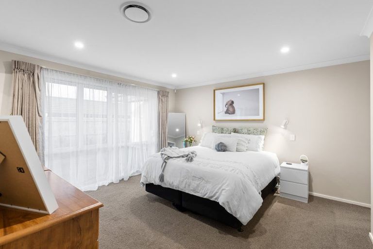 Photo of property in 4 Cyprus Place, Fitzherbert, Palmerston North, 4410