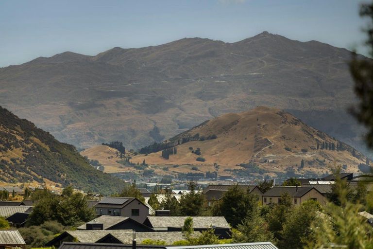 Photo of property in 4 Kinross Lane, Jacks Point, Queenstown, 9371