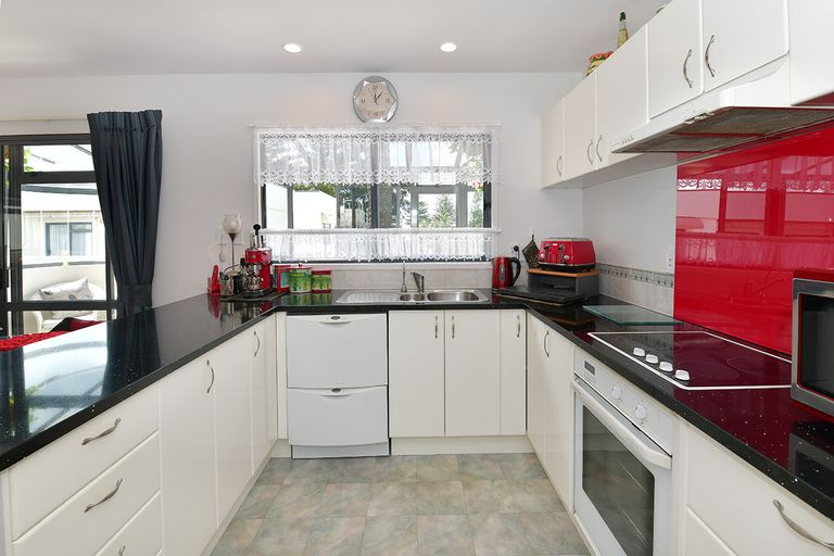 Photo of property in 9e Puriri Avenue, Orewa, 0931