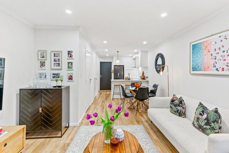 Photo of property in 32 Wharara Lane, Massey, Auckland, 0614