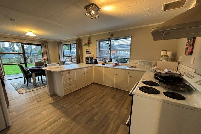 Photo of property in 208 Te Moana Road, Waikanae, 5036