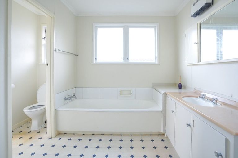 Photo of property in 6 Bond Street, Hokowhitu, Palmerston North, 4410