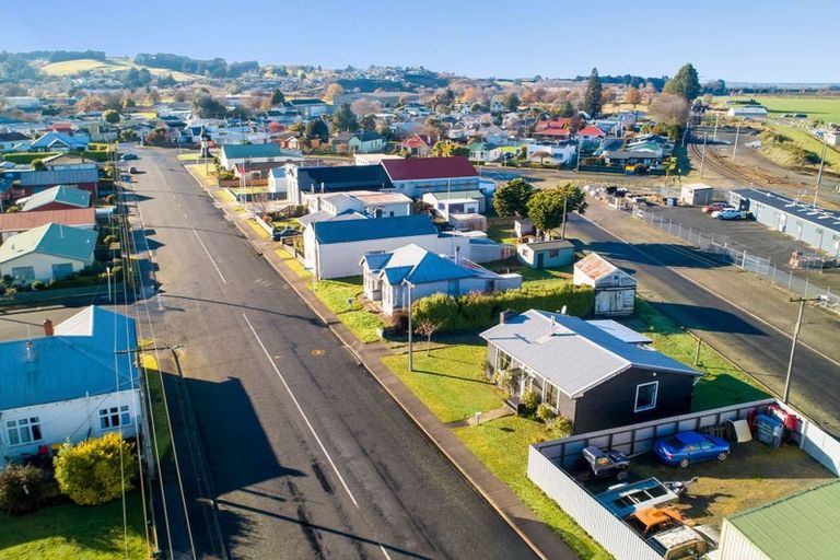 Photo of property in 16 Douglas Street, Balclutha, 9230