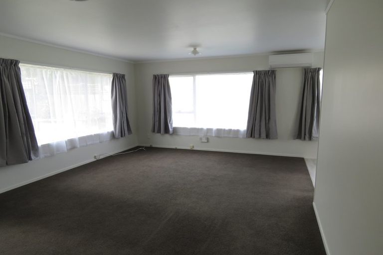 Photo of property in 2/95b Captain Scott Road, Glen Eden, Auckland, 0602