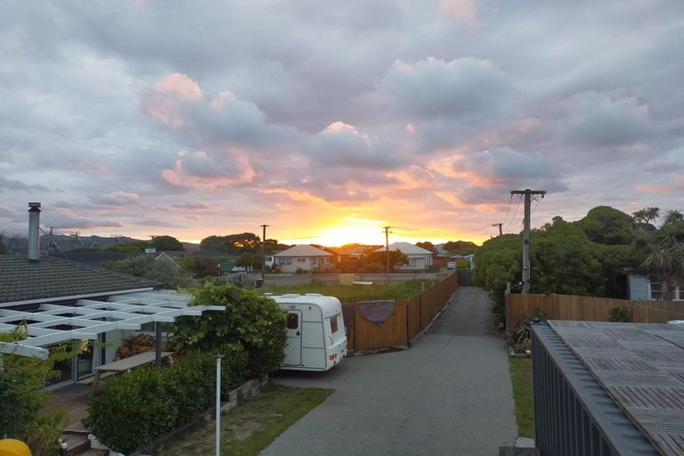 Photo of property in 17 Howe Street, New Brighton, Christchurch, 8083