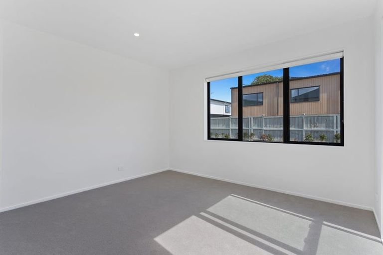 Photo of property in 77 Pepene Avenue, Takanini, Auckland, 2112