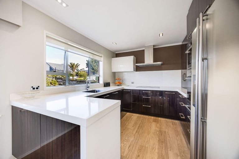 Photo of property in 5 Tanoa Place, Glendene, Auckland, 0602