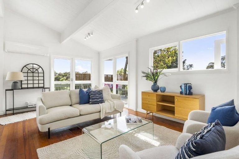 Photo of property in 7 Tranquil Glade, Hillcrest, Auckland, 0627