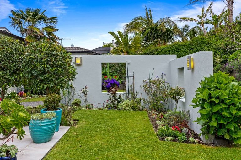 Photo of property in 88 Grovenor Drive, Orewa, 0931