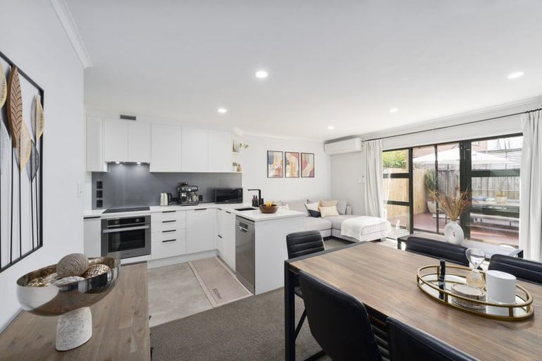 Photo of property in 11/17 Harbour View Road, Te Atatu Peninsula, Auckland, 0610