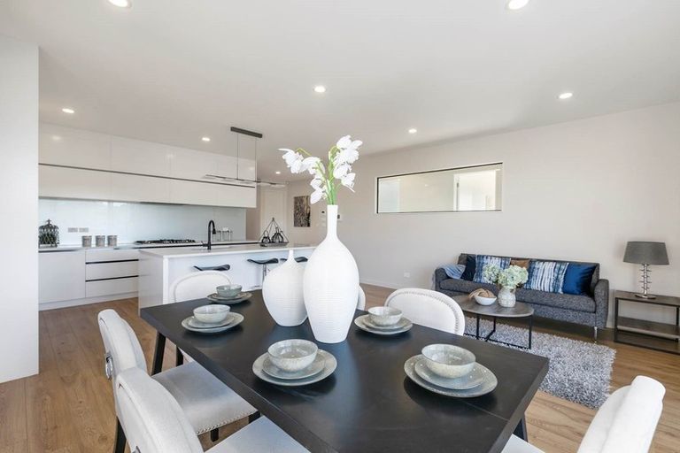 Photo of property in 32 Bine Crescent, Orewa, 0931