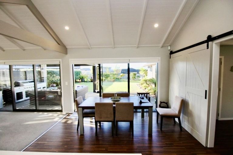 Photo of property in 18 Topping Place, Whitianga, 3510