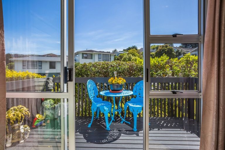 Photo of property in 1 Zande Terrace, Tawa, Wellington, 5028