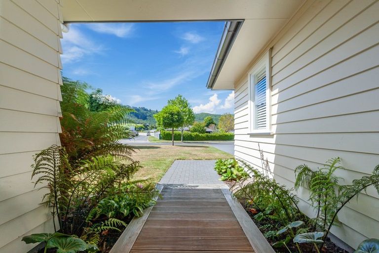 Photo of property in 6 Rogers Place, Kinloch, Taupo, 3377