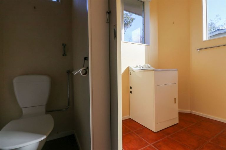 Photo of property in 60 Timaru Road, Waimate, 7924