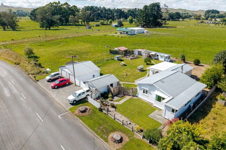 Photo of property in 12 Mara Street, Mangatainoka, Pahiatua, 4982