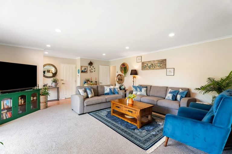 Photo of property in 52 Wattle Farm Road, Wattle Downs, Auckland, 2103