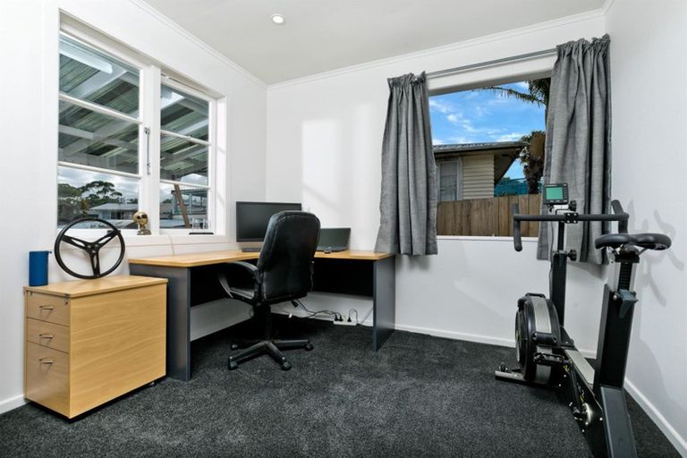 Photo of property in 122 Sunnyside Road, Sunnyvale, Auckland, 0612