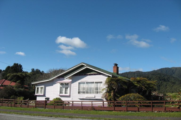 Photo of property in 28 Aylmer Street, Ross, 7812