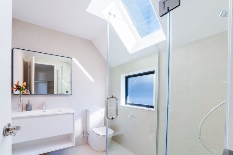 Photo of property in 71b Seaview Road, Castor Bay, Auckland, 0620