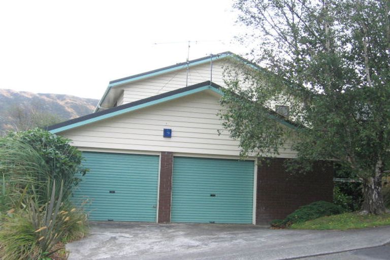 Photo of property in 5 Thatcher Crescent, Crofton Downs, Wellington, 6035