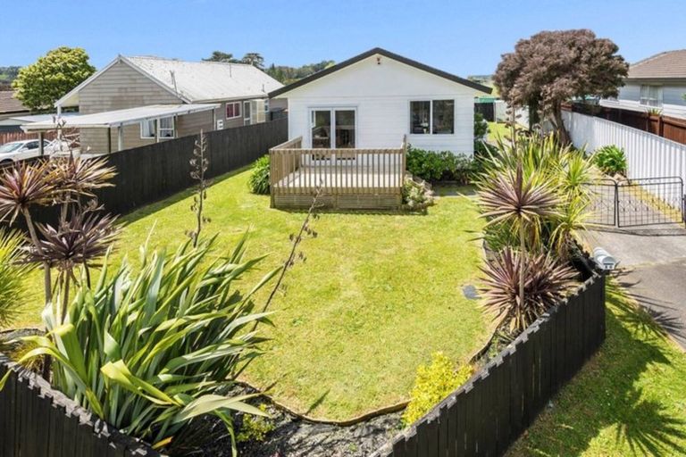Photo of property in 20 Elisa Lane, Ranui, Auckland, 0612